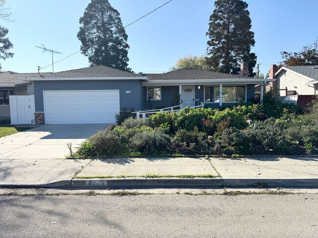 Building Photo - Great shape Jensen Tract Single Family Home in Livermore ADA Compliant