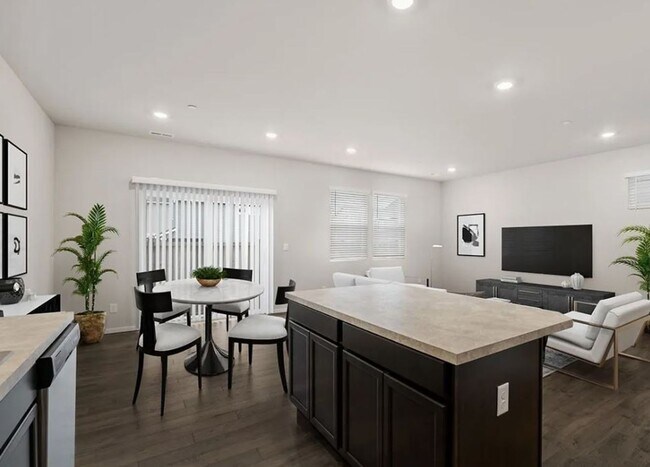 Photo - Fabulous 4-bedroom home in desirable Lipoma Firs Community of Puyallup!!