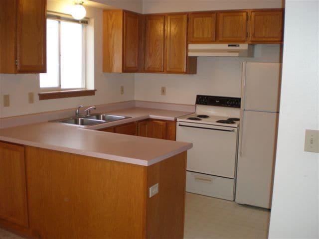 Kitchen/dining - 119 E Spence St Unit 119 E Spence