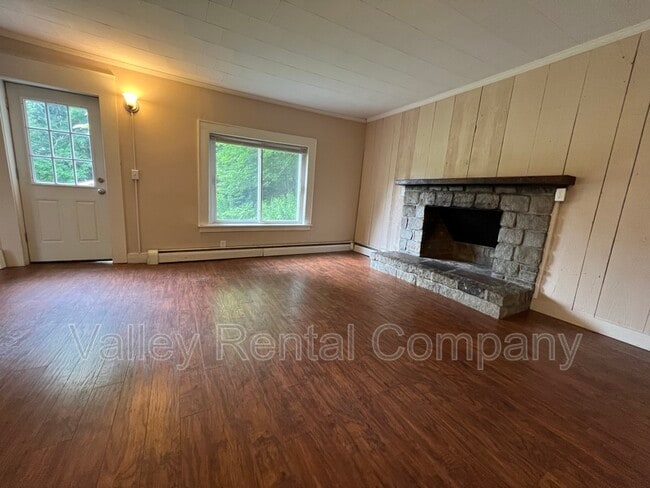 Photo - 180 Amherst Rd