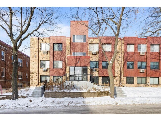 Building Photo - 520 Ridgewood Ave Unit 4