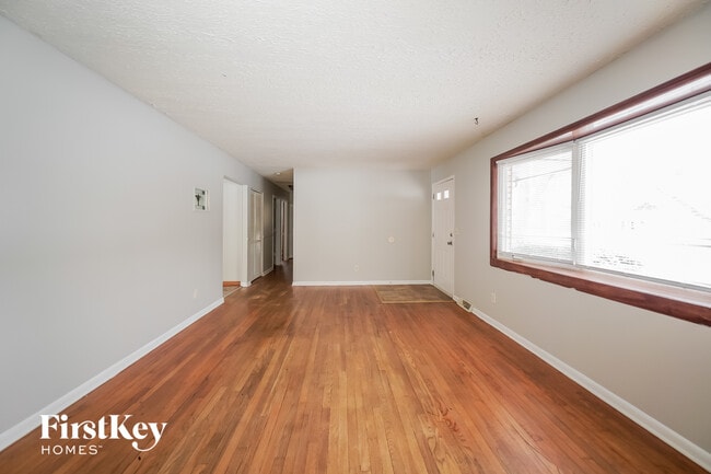 Photo - 130 Buisdale Dr