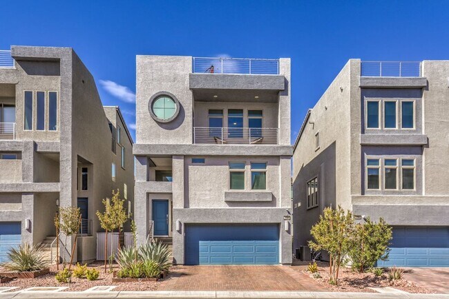 Building Photo - New Modern Gated House w/ Rooftop Deck