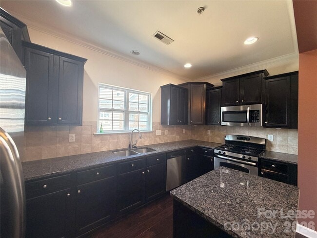 14635 Juventus St