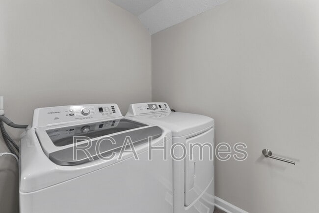Photo - 2910 N Kenwood Ave