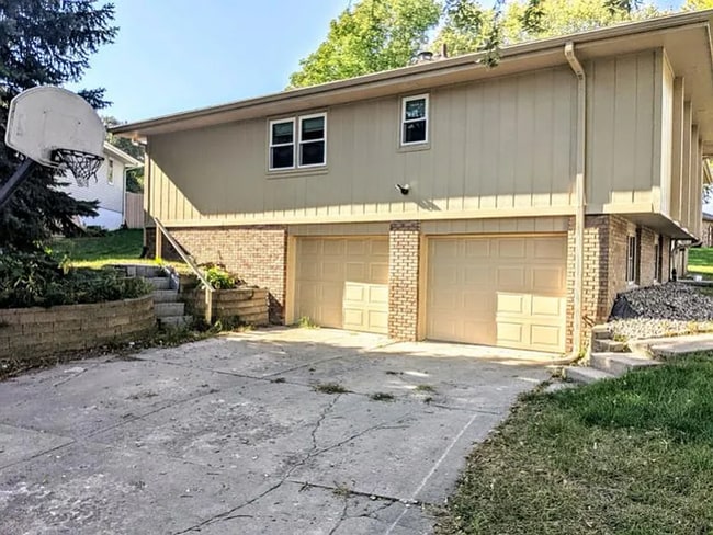 Photo - 332 N 154th St