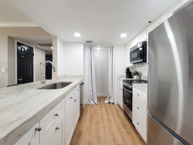 Photo - 3525 Sage Rd Unit 908