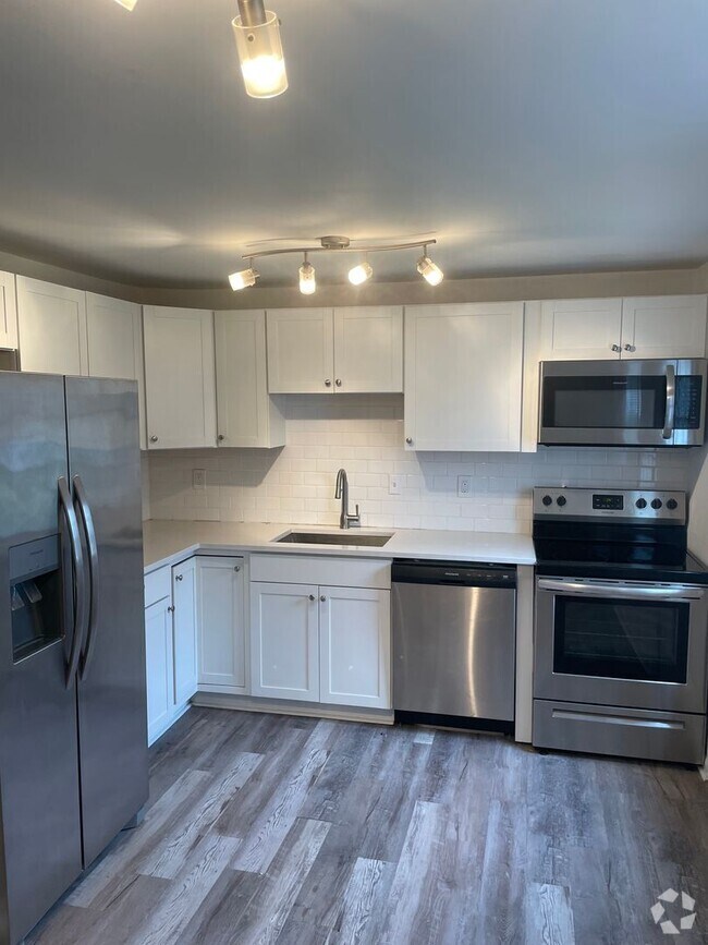 Building Photo - 177 - Oak Park Manor 1121 Unit 3 Rental