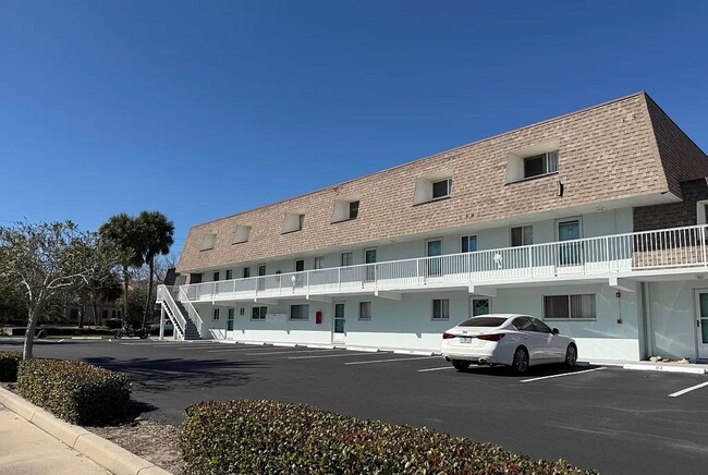 Building Photo - Beautiful Beachside Condo in the Heart of Ormond Beach  $1300