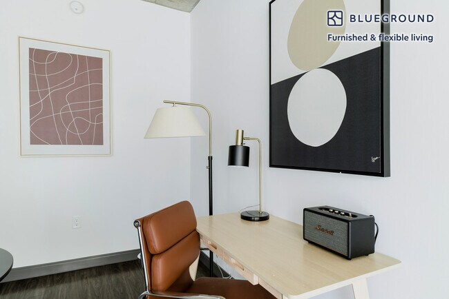 Photo - 215 W Lake St Unidad FL7-ID1331