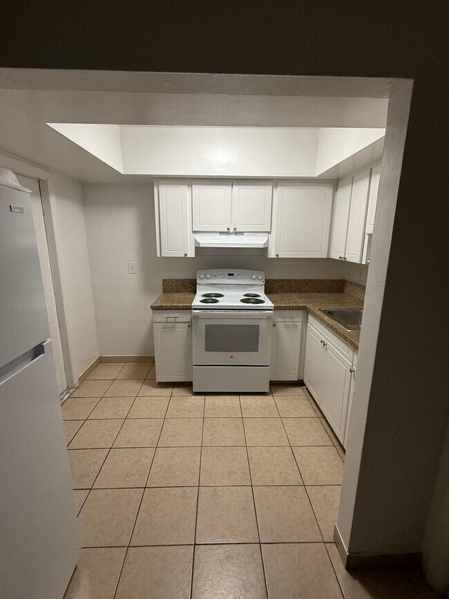 Photo - 890 NW 39th St Unit 12