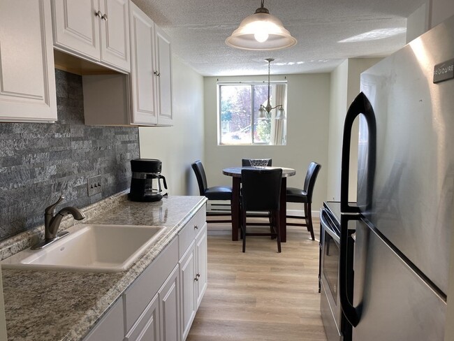 Photo - 1208 Greendale Ave Unidad 209