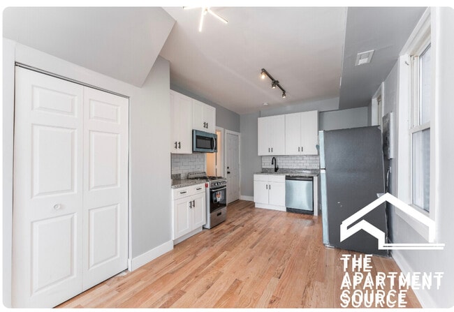 Building Photo - 1624 W Beach Ave Unit BR Rental