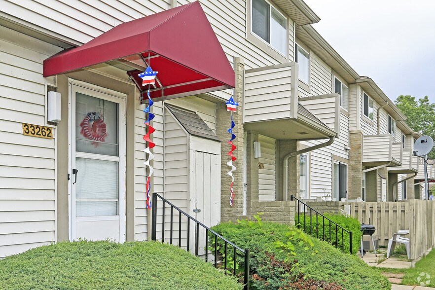 Sterling Lake Apartments &amp; Townhomes For Rent in Sterling