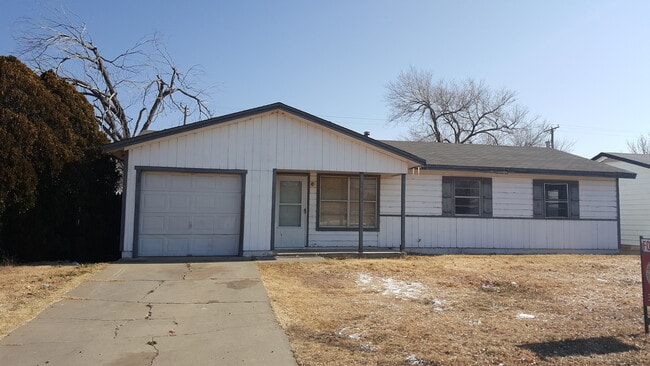 Building Photo - Located in Lawndale 3/1