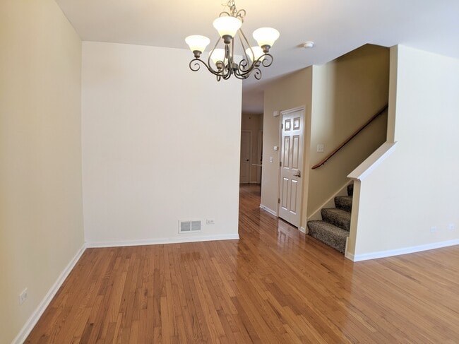 Photo - 385 Bradbury Ln