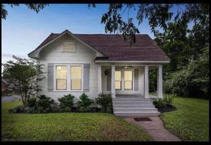 Building Photo - 610 Bohlmann Ave