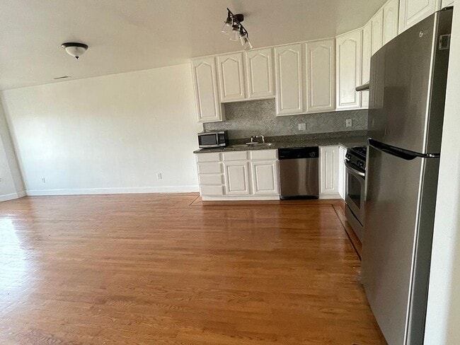 kitchen - 432 Russia Ave Unit 432 Russia Ave.