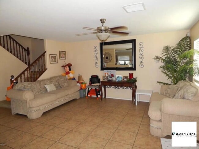 Building Photo - Spacious home of Phoenix