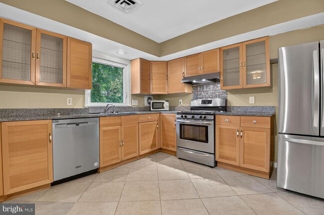 3409 Beverly Dr