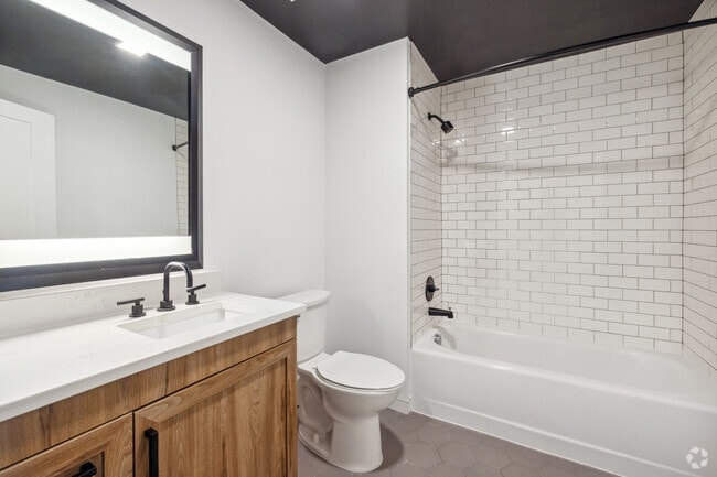 1BR, 1BA - 759SF