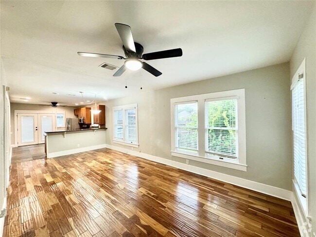 Building Photo - 2015 Sheldon St Rental