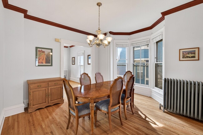 Building Photo - 2316 Fremont Ave S Unit 1