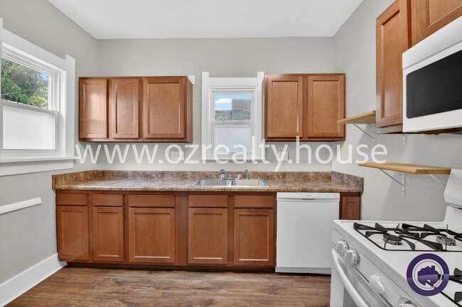 Photo - 614 Woodstock Ave