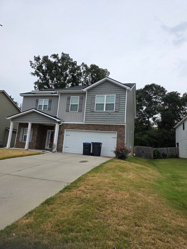 Building Photo - 2 Story 5 BR Rental