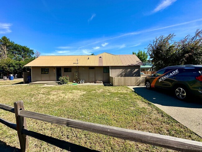 Photo - 1204 N Brooklane St Unidad 1