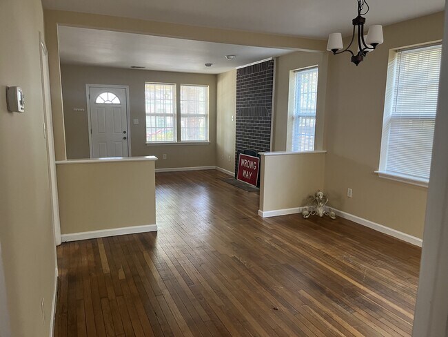 Photo - 730 E 36th St