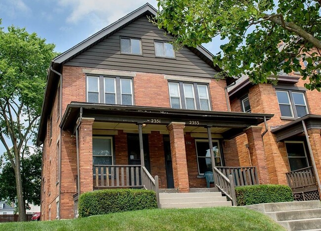 Building Photo - Summit St 2351-2353 MLR Unit 2351