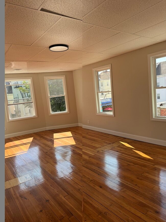 1653 Acushnet Ave Unit 2