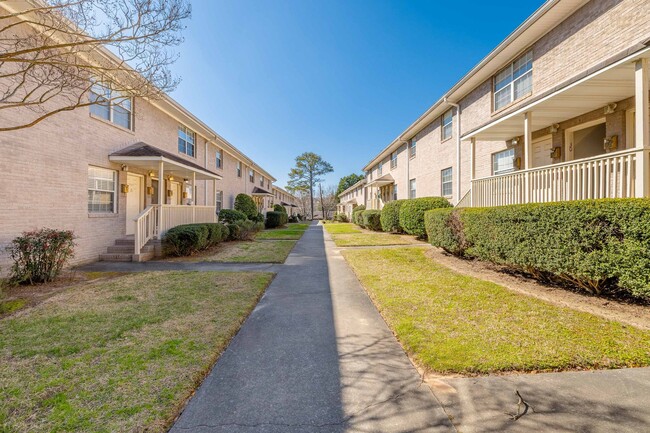 Photo - Peachtree Hills Court, 2-bedroom Atlanta a... Unit 10