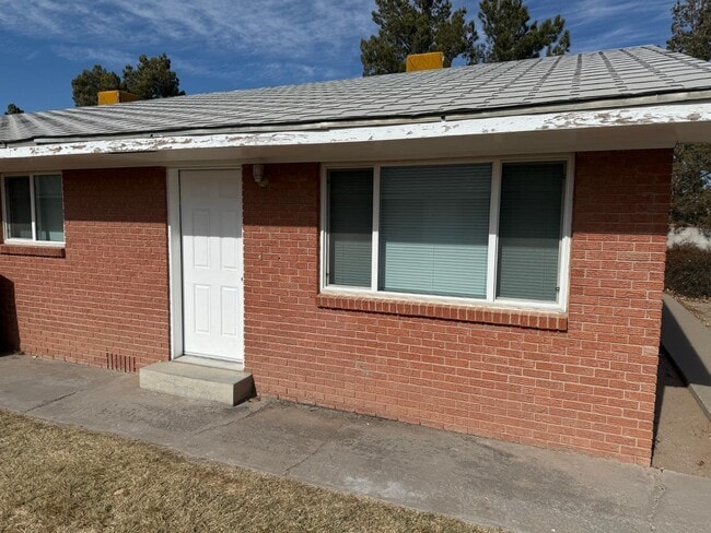 Photo - 3717 Alamogordo Dr NW