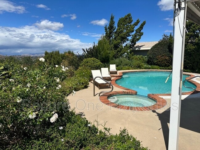 Photo - 637 Lynwood St