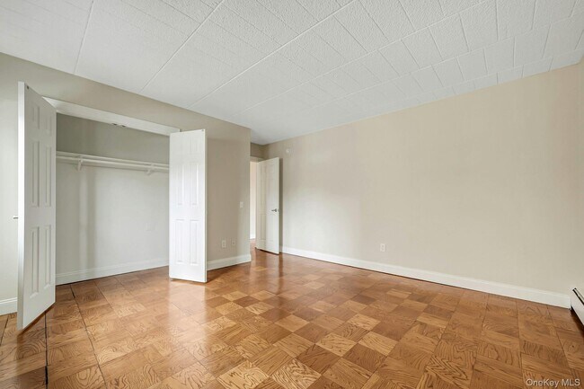 Photo - 505 White Plains Rd Unidad 1B