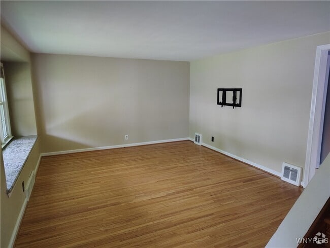 Building Photo - 39 Manning Rd Rental