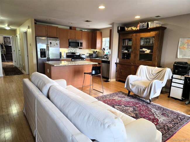 Building Photo - 122-16 Powell Cove Blvd Unit B Rental