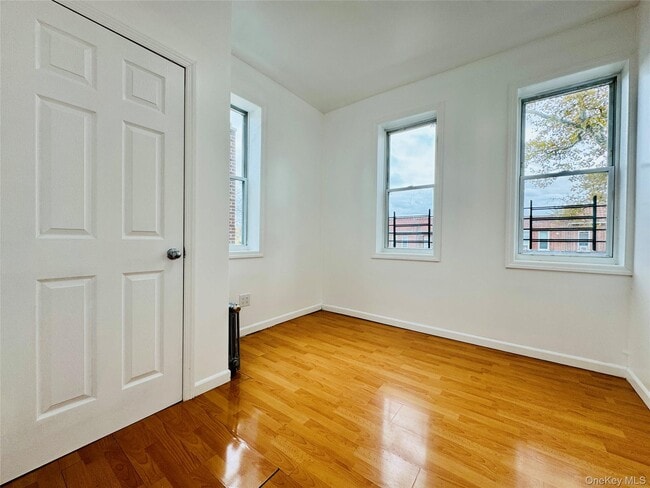 Photo - 31-16 84th St Unidad 2