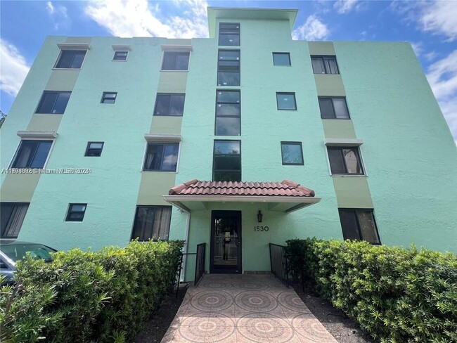 Photo - 1530 SW 2nd St Condo Unit 207