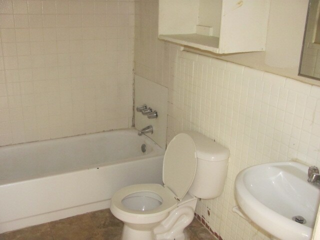 Bathroom - Chiquita Apartments