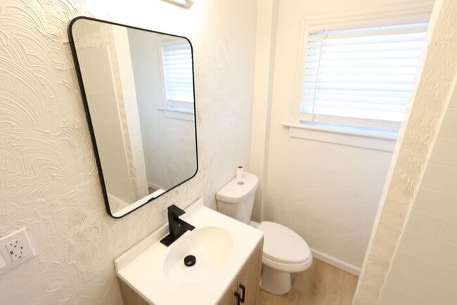 Photo - 686 East Ave