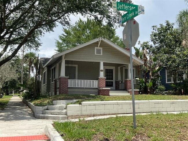 Building Photo - 1601 E Jefferson St