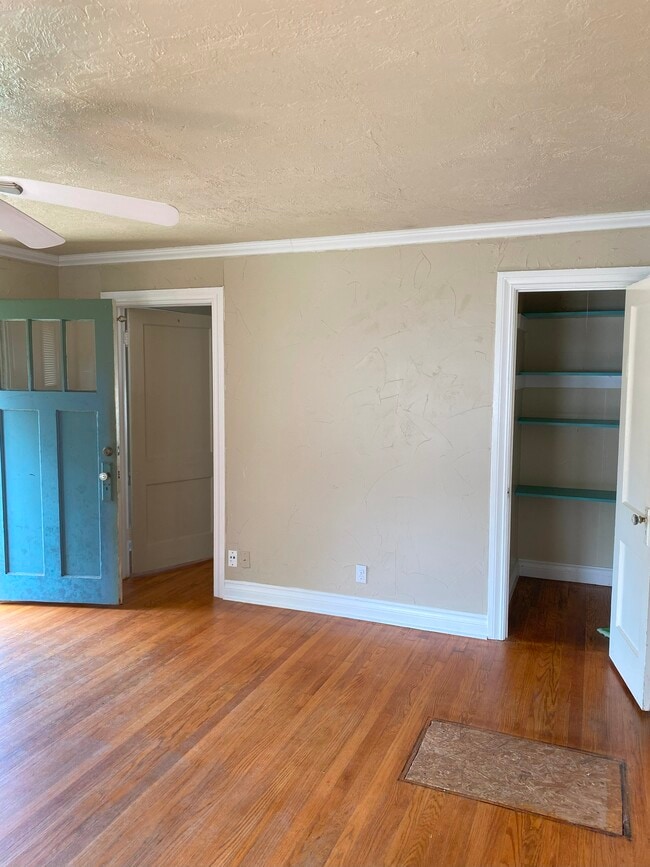 Photo - 325 E Duffy St