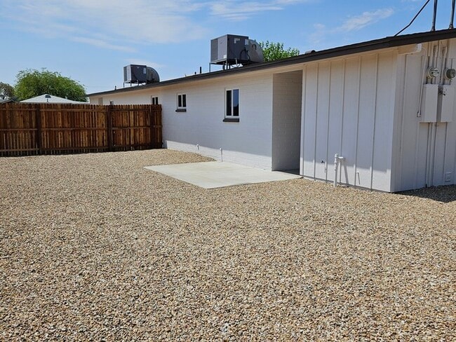 Photo - Completely Updated 1 bed 1 bath with yard