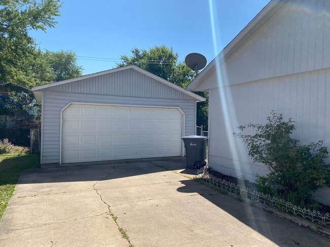 Photo - Spacious 4-Bedroom Home with Garage and Backyard in Milan!