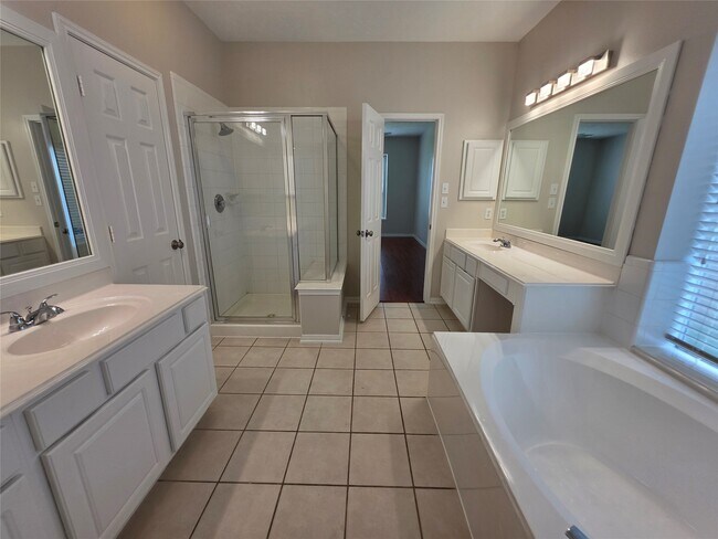 Photo - 2111 Emerald Cove Dr