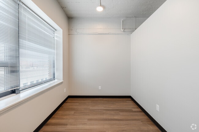 1BR, 1BA - 380SF - Dining Room