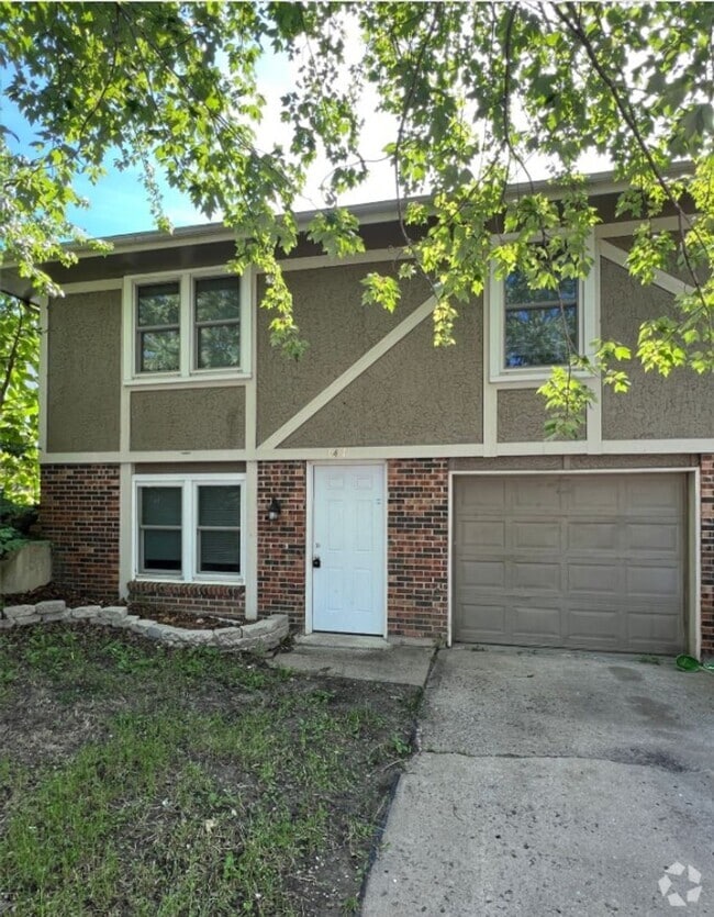 Building Photo - Sweet 3 bedroom, 1.5 bathroom duplex in In... Rental